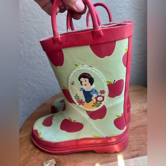 Snow White rain boots size 11 - Picture 5 of 8